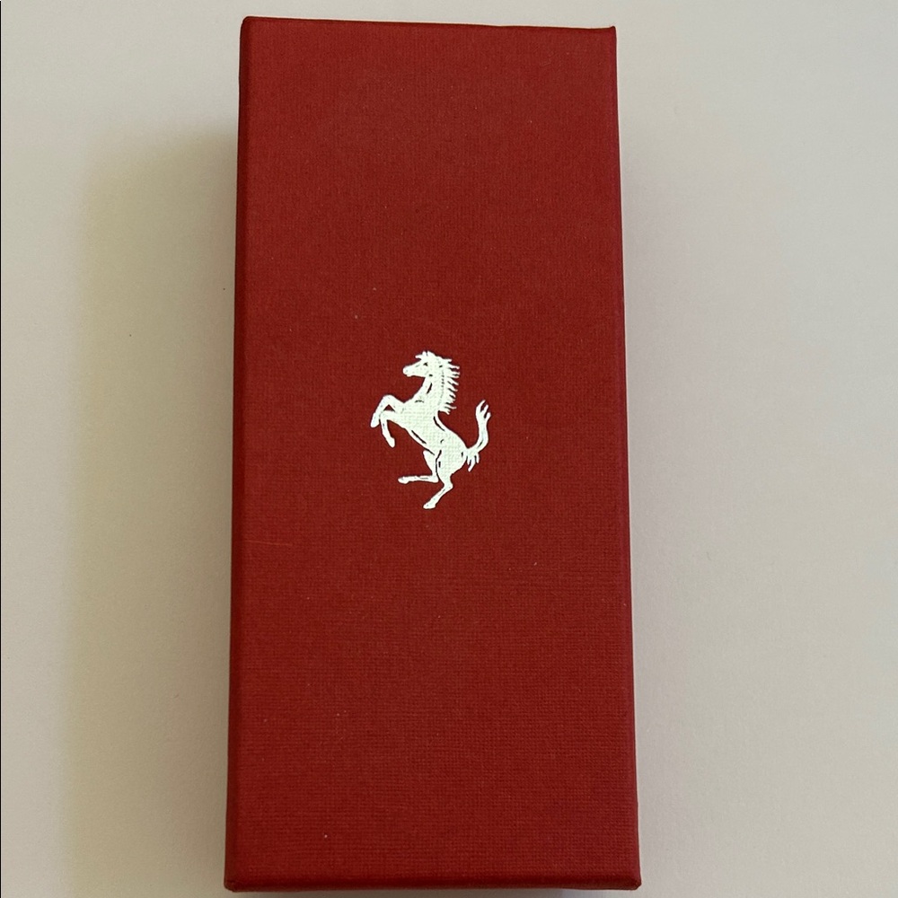 Ferrari Red Gift Box with Iconic Emblem - Picture 4 of 4